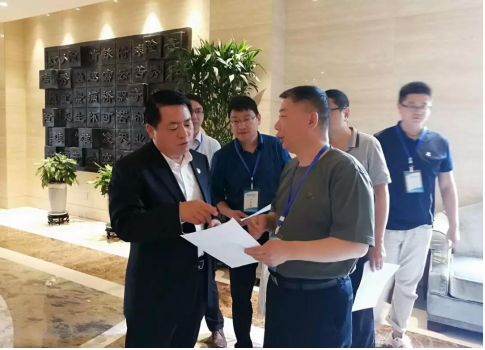 省生態(tài)環(huán)境廳廳長看望參加全省環(huán)境違法違規(guī)問題現(xiàn)場核查第五工作組人員